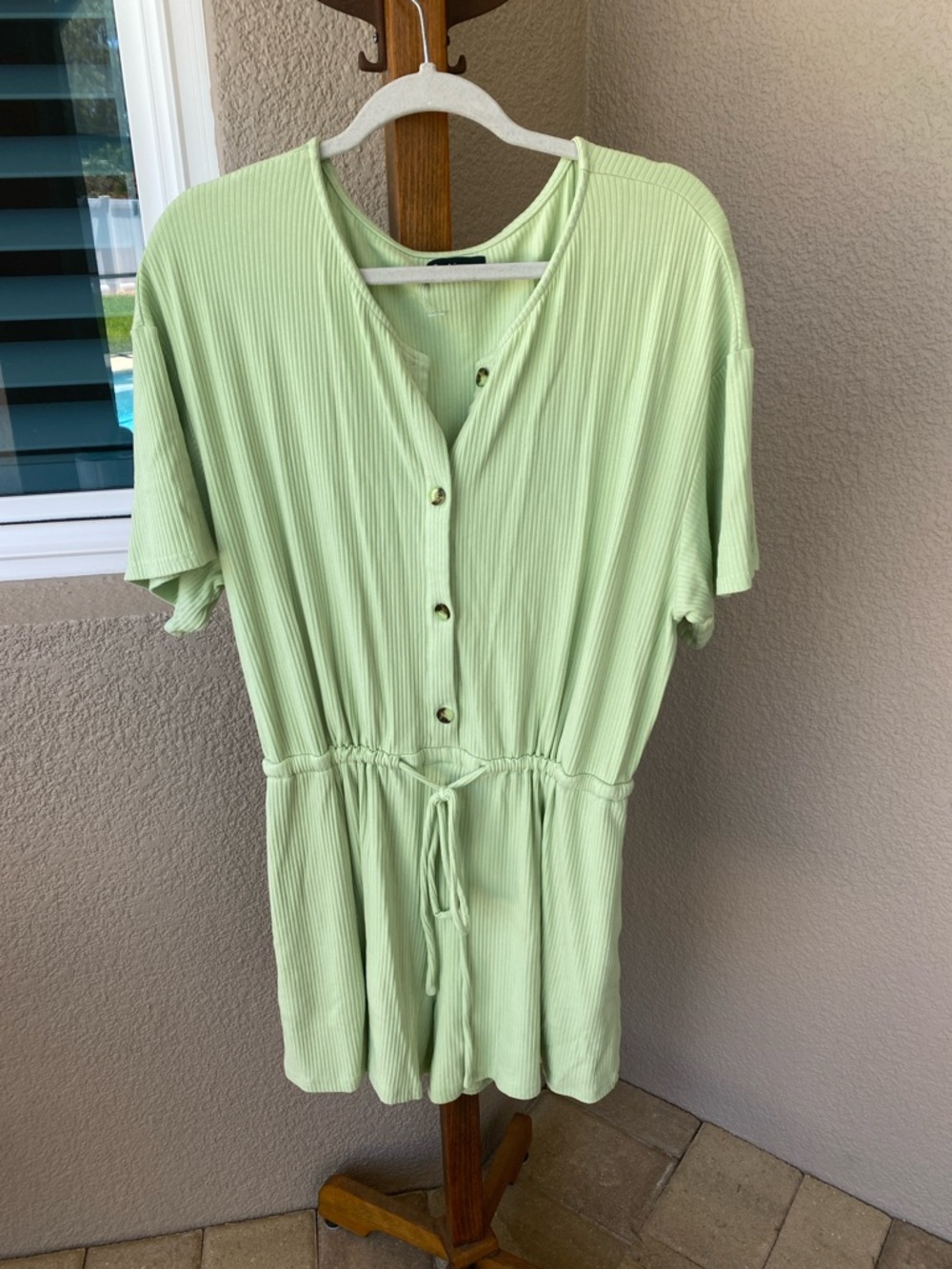 Light Green Ribbed Button-Front Women’s Top with Drawstring Waist